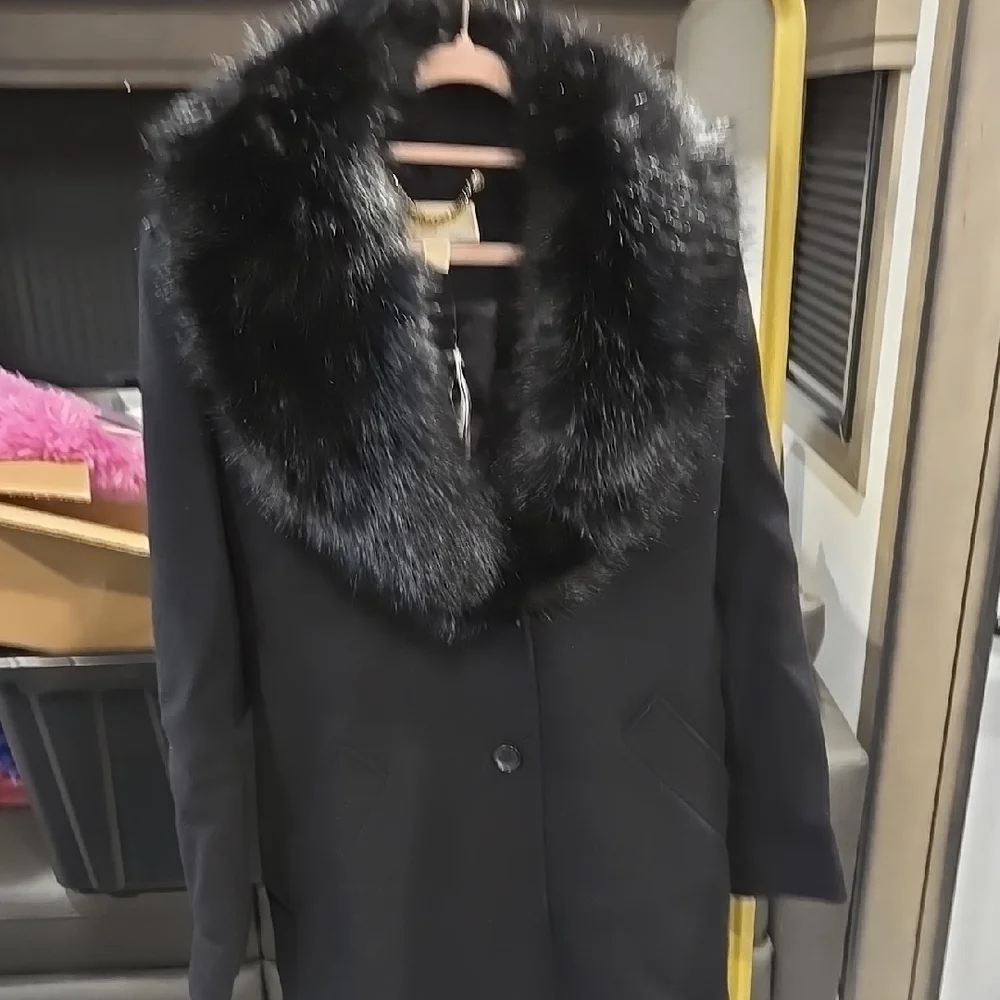 Elegant Black Faux Fur Collar Coat - Picture 3 of 5